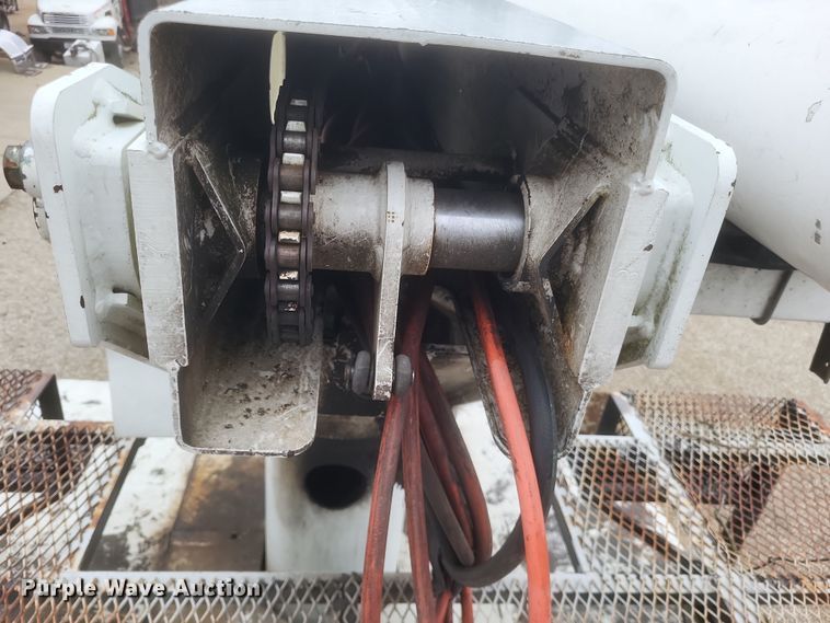 image for item DS5224 2003 International 4300 bucket truck