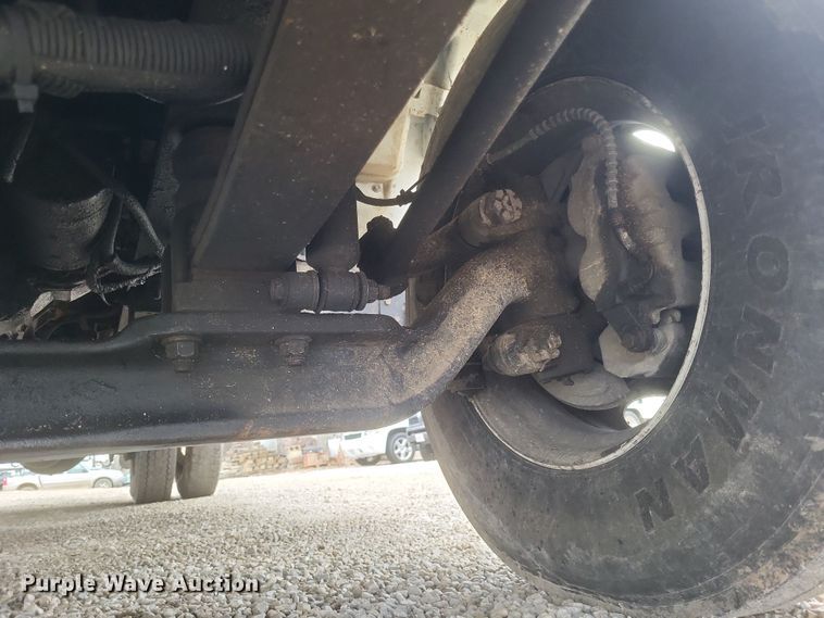 image for item DS5224 2003 International 4300 bucket truck