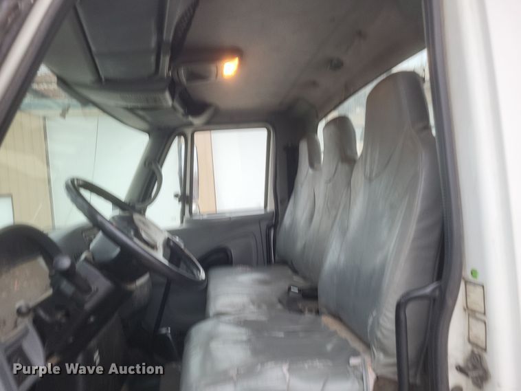 image for item DS5224 2003 International 4300 bucket truck