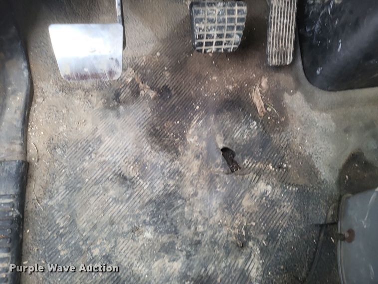 image for item DS5224 2003 International 4300 bucket truck