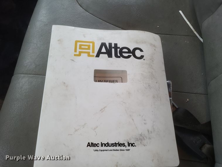 image for item DS5224 2003 International 4300 bucket truck