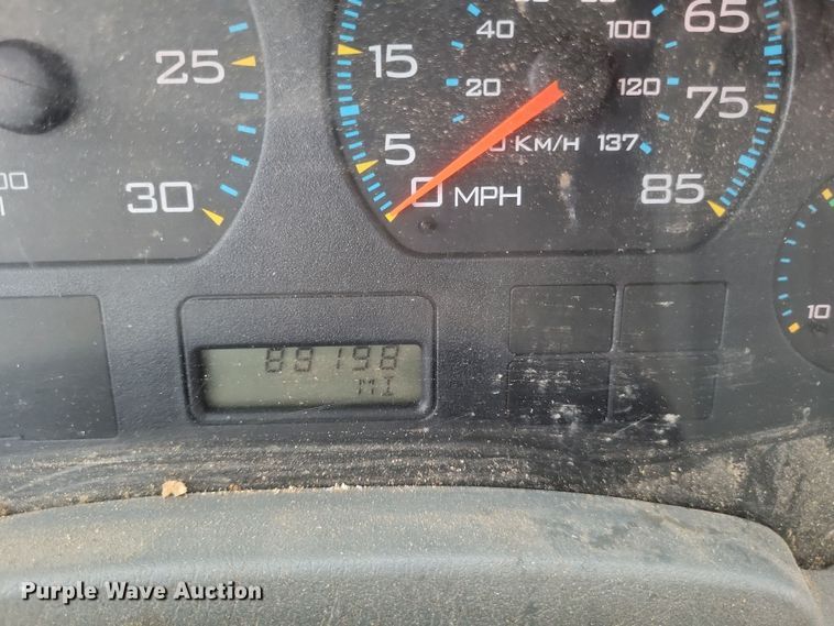 image for item DS5224 2003 International 4300 bucket truck