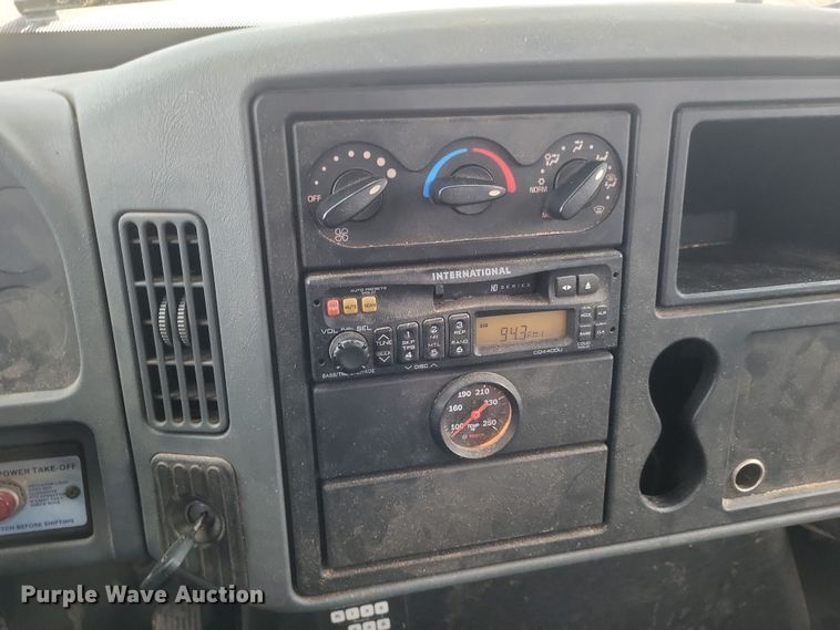 image for item DS5224 2003 International 4300 bucket truck