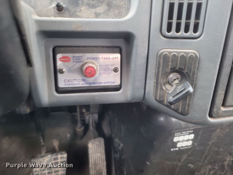 image for item DS5224 2003 International 4300 bucket truck