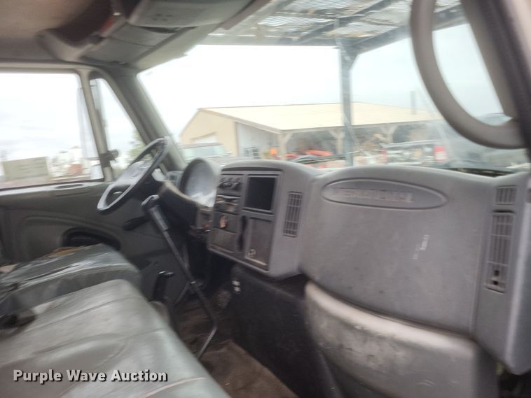 image for item DS5224 2003 International 4300 bucket truck