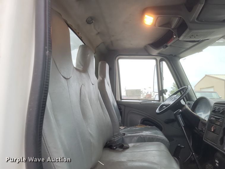 image for item DS5224 2003 International 4300 bucket truck