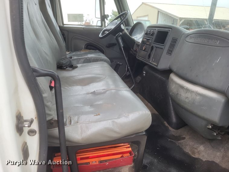 image for item DS5224 2003 International 4300 bucket truck