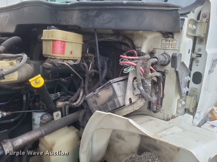 image for item DS5224 2003 International 4300 bucket truck