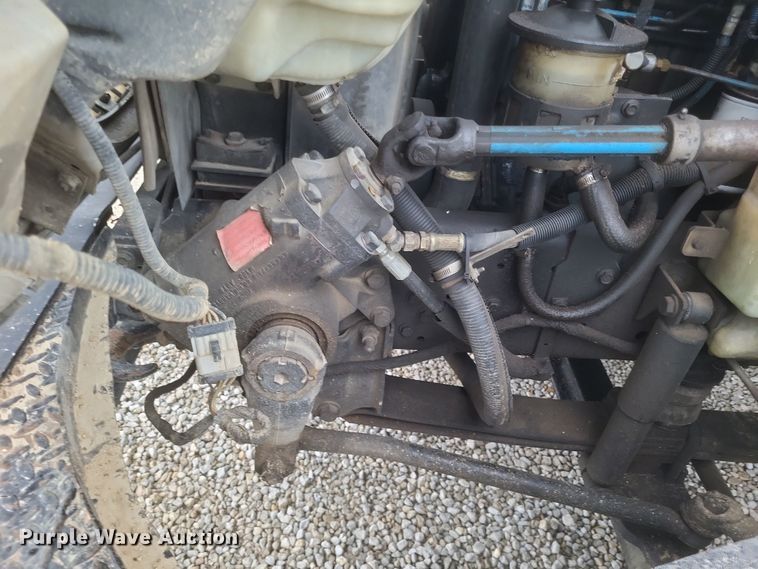 image for item DS5224 2003 International 4300 bucket truck