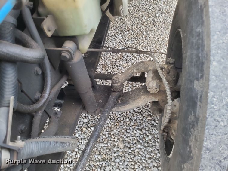 image for item DS5224 2003 International 4300 bucket truck