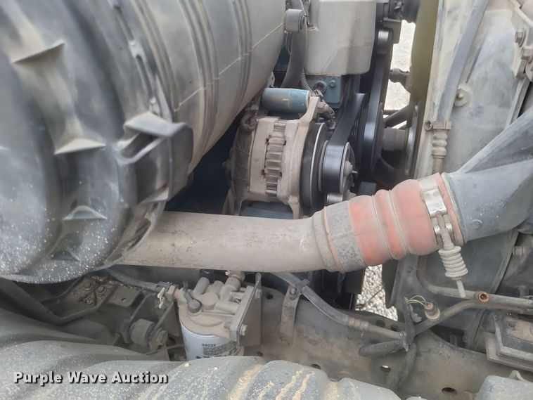 image for item DS5224 2003 International 4300 bucket truck