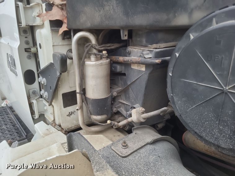 image for item DS5224 2003 International 4300 bucket truck