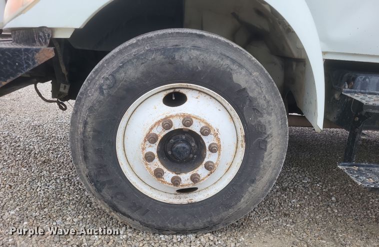 image for item DS5224 2003 International 4300 bucket truck