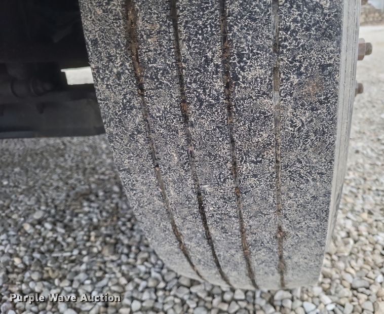 image for item DS5224 2003 International 4300 bucket truck