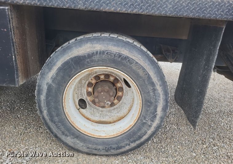 image for item DS5224 2003 International 4300 bucket truck