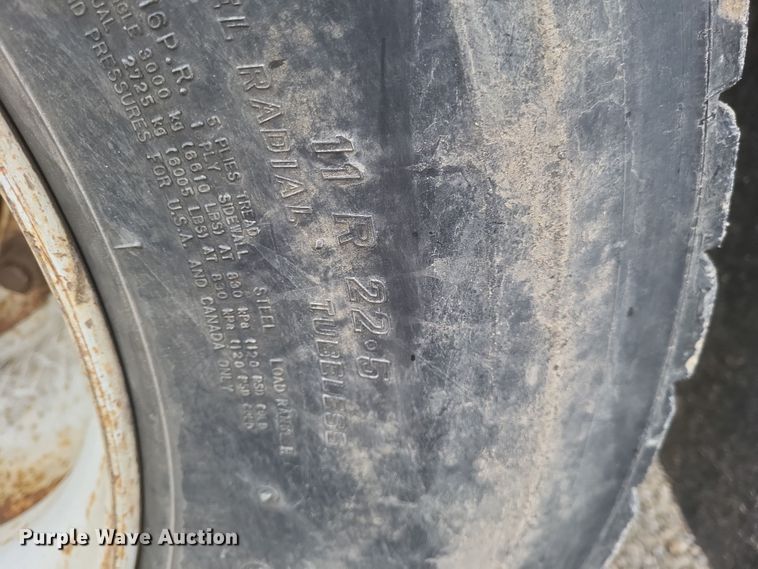 image for item DS5224 2003 International 4300 bucket truck