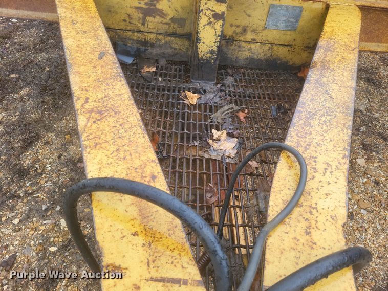 image for item DS5225 1996 Bales equipment trailer