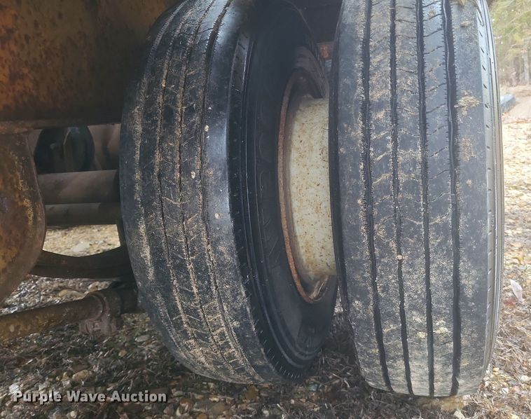 image for item DS5225 1996 Bales equipment trailer