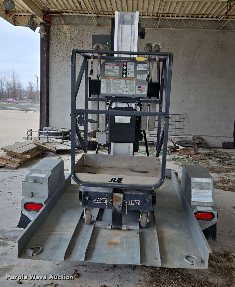 image for item DS5262 2012 JLG 30AM vertical lift