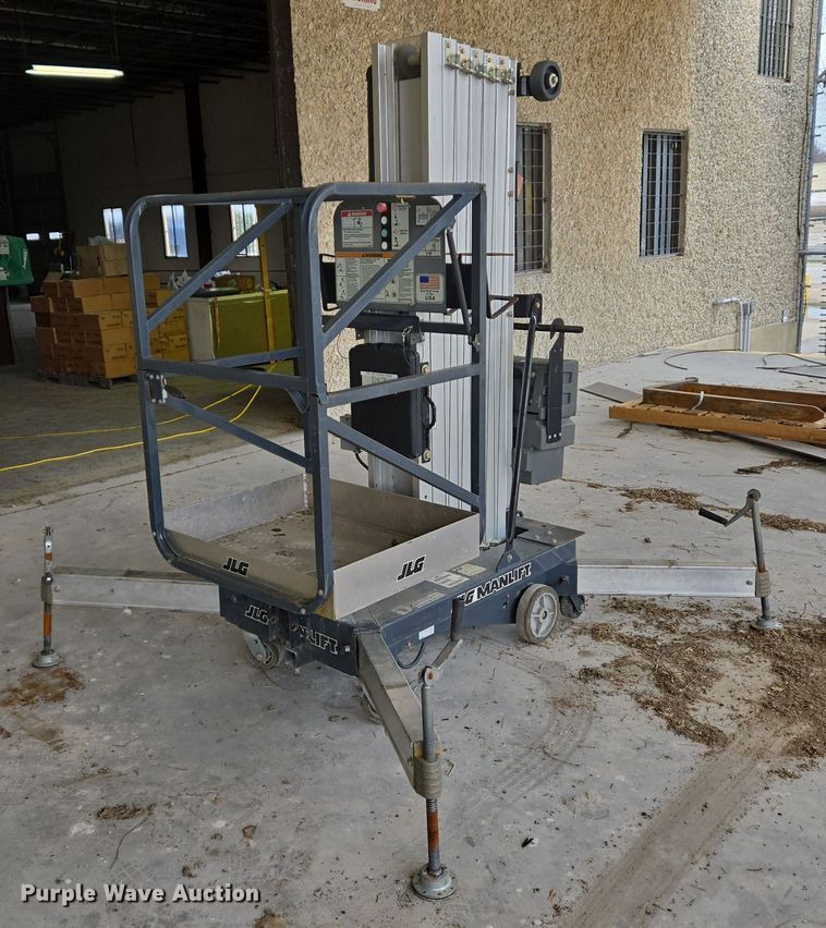 image for item DS5262 2012 JLG 30AM vertical lift