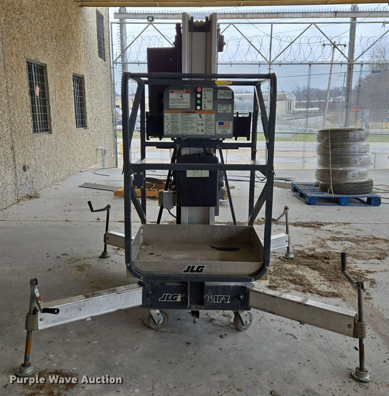 image for item DS5262 2012 JLG 30AM vertical lift