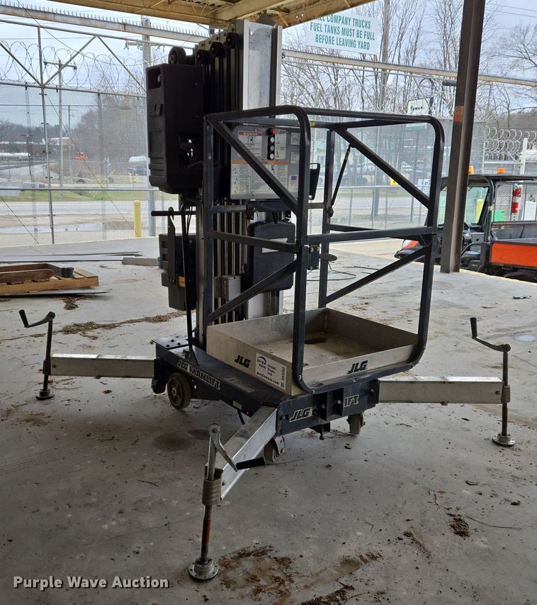 image for item DS5262 2012 JLG 30AM vertical lift