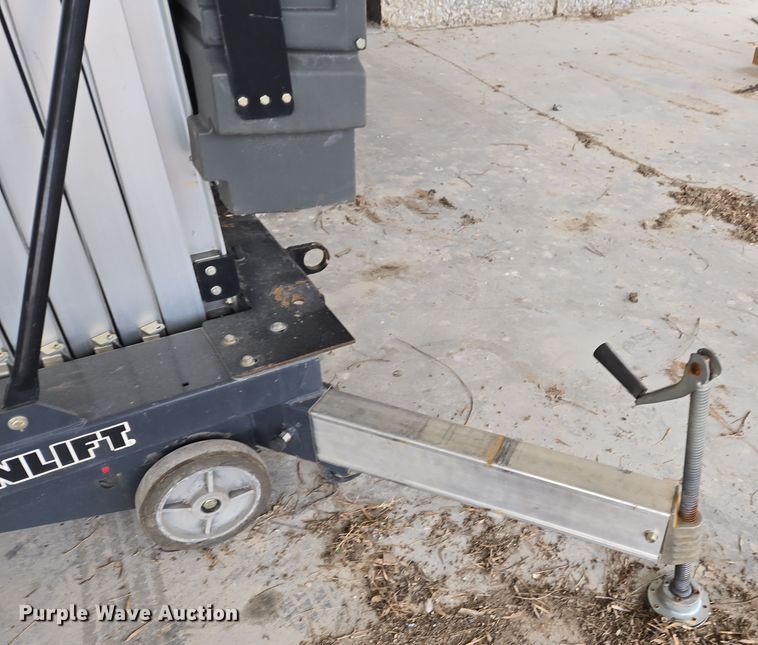 image for item DS5262 2012 JLG 30AM vertical lift