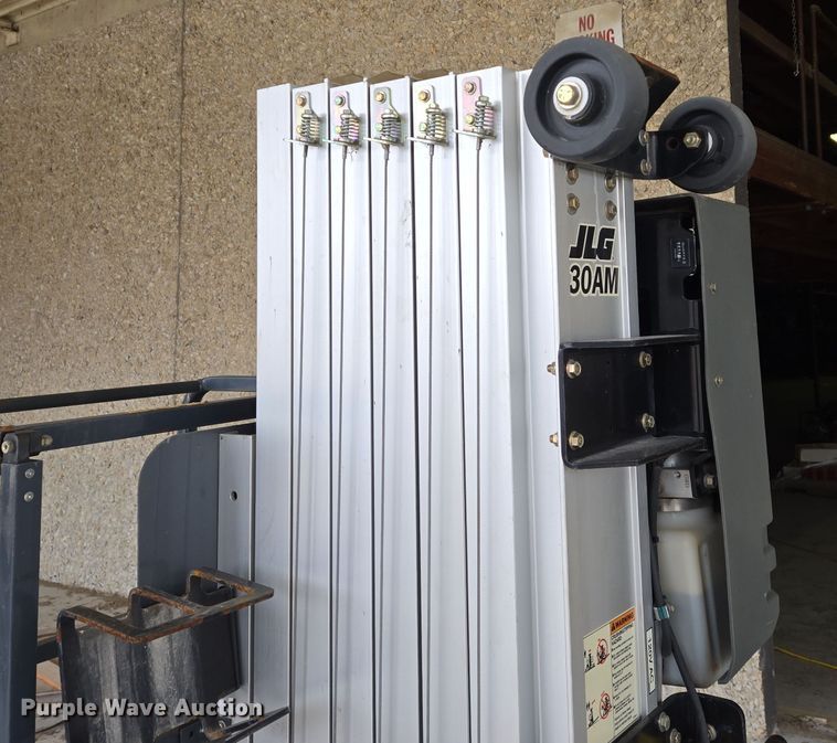 image for item DS5262 2012 JLG 30AM vertical lift