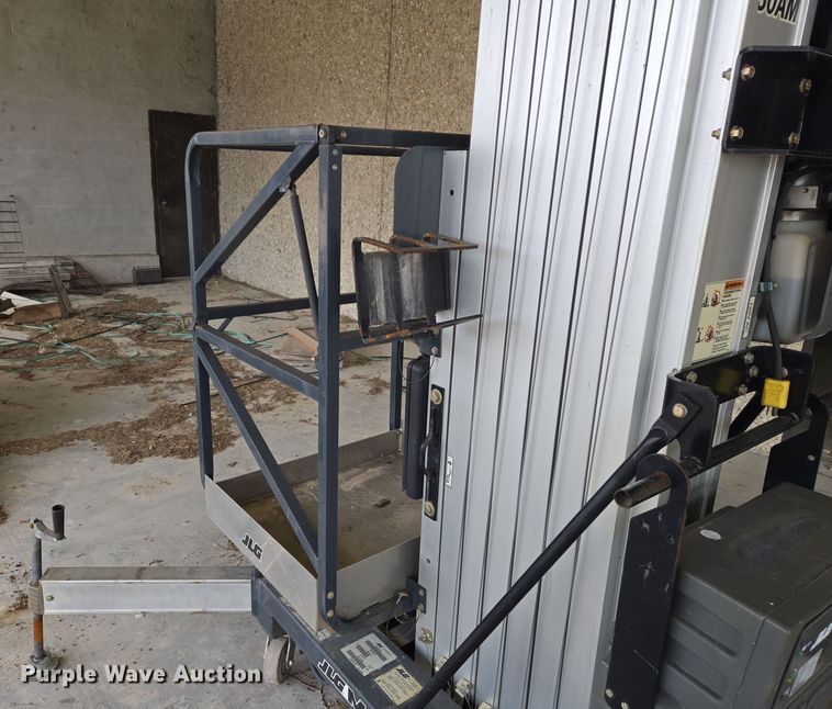 image for item DS5262 2012 JLG 30AM vertical lift