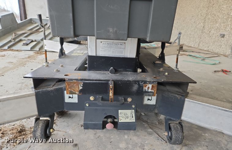 image for item DS5262 2012 JLG 30AM vertical lift