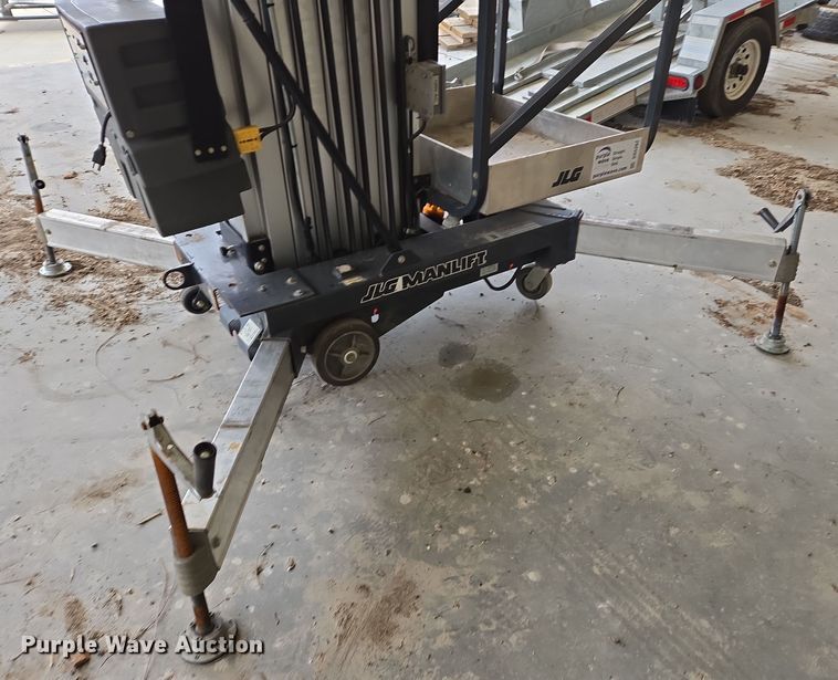 image for item DS5262 2012 JLG 30AM vertical lift