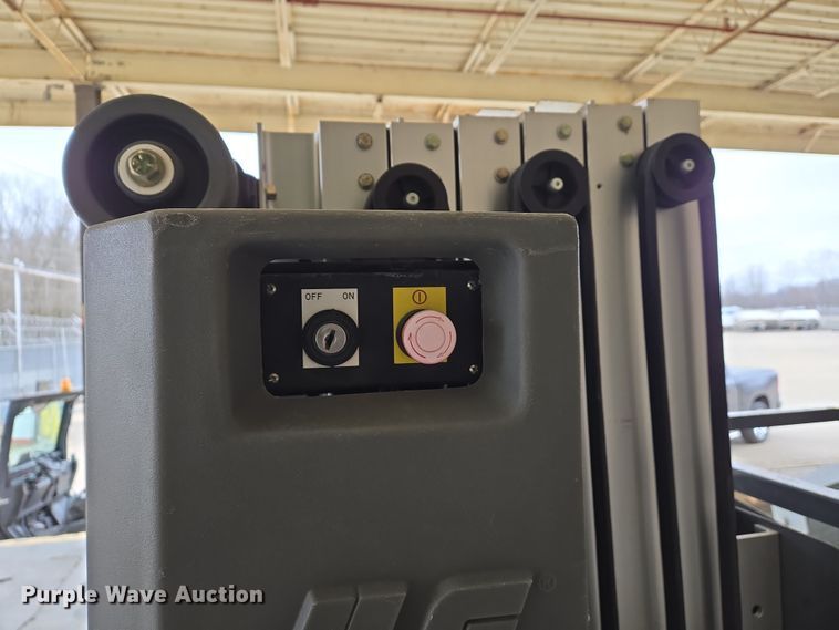 image for item DS5262 2012 JLG 30AM vertical lift