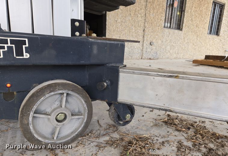 image for item DS5262 2012 JLG 30AM vertical lift