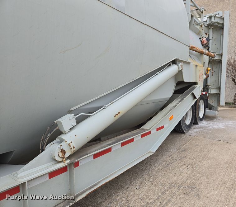 image for item DS5266 2011 Mertz 101893543 sand silo trailer