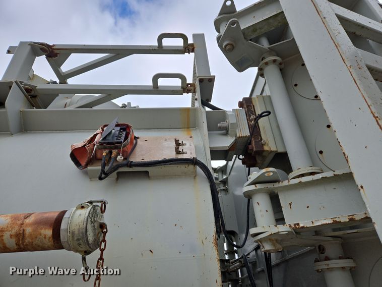 image for item DS5266 2011 Mertz 101893543 sand silo trailer