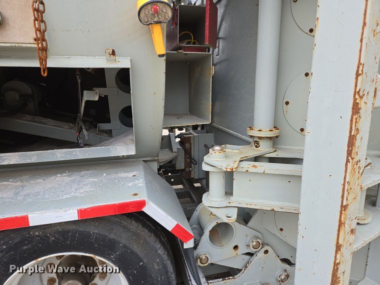 image for item DS5266 2011 Mertz 101893543 sand silo trailer