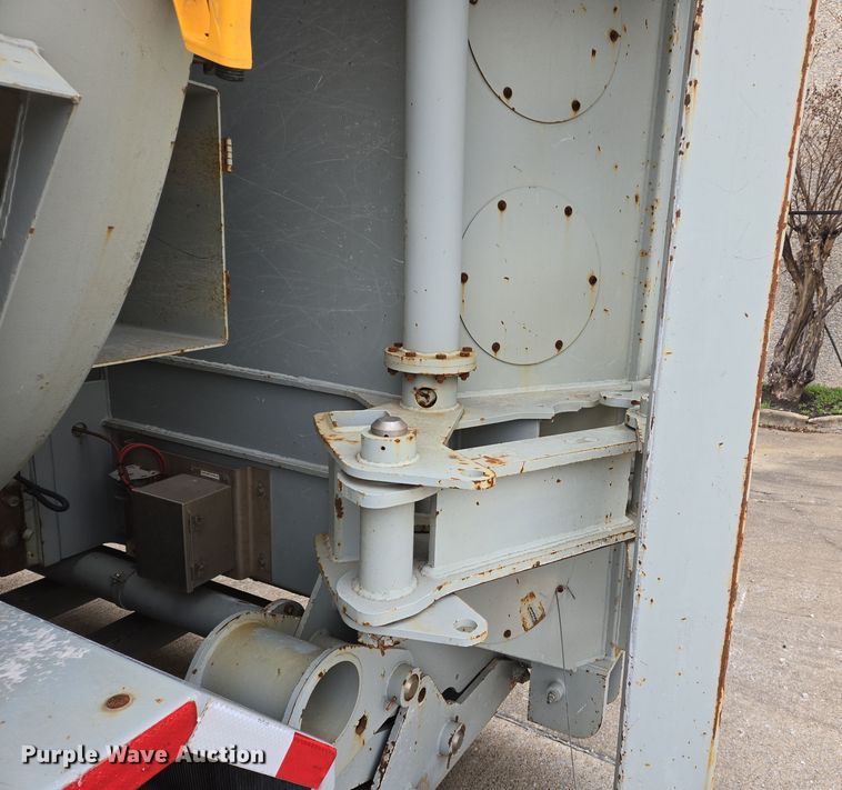 image for item DS5266 2011 Mertz 101893543 sand silo trailer