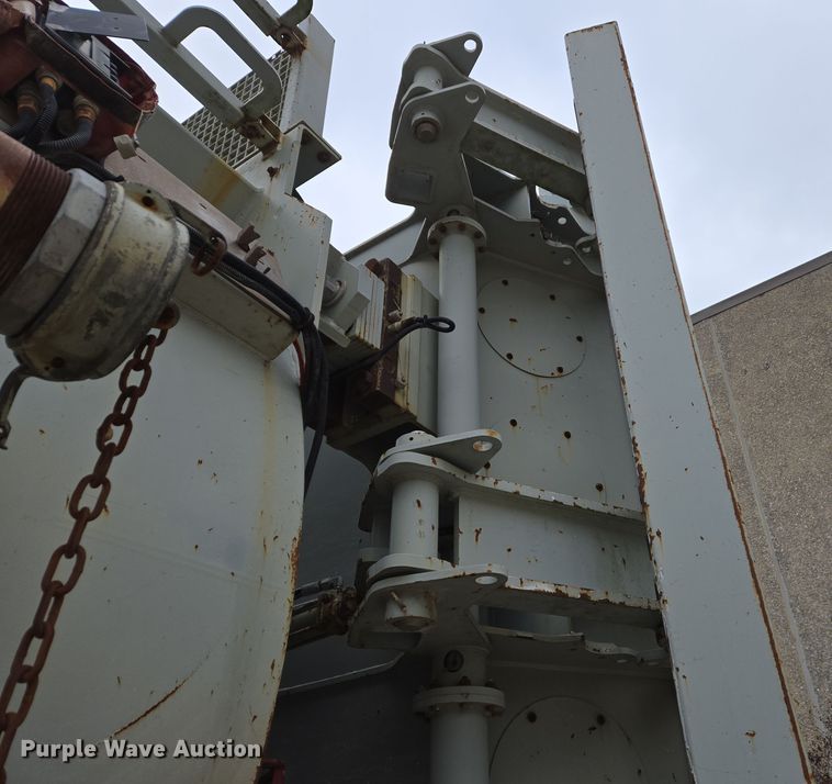 image for item DS5266 2011 Mertz 101893543 sand silo trailer