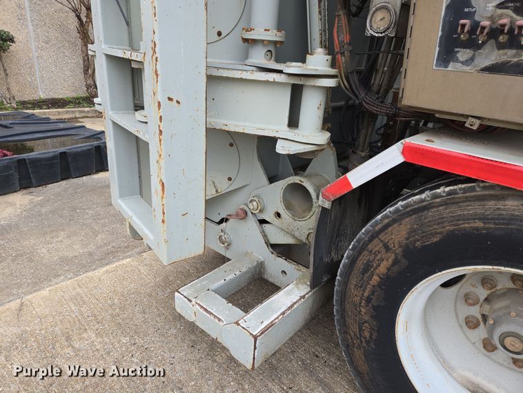 image for item DS5266 2011 Mertz 101893543 sand silo trailer