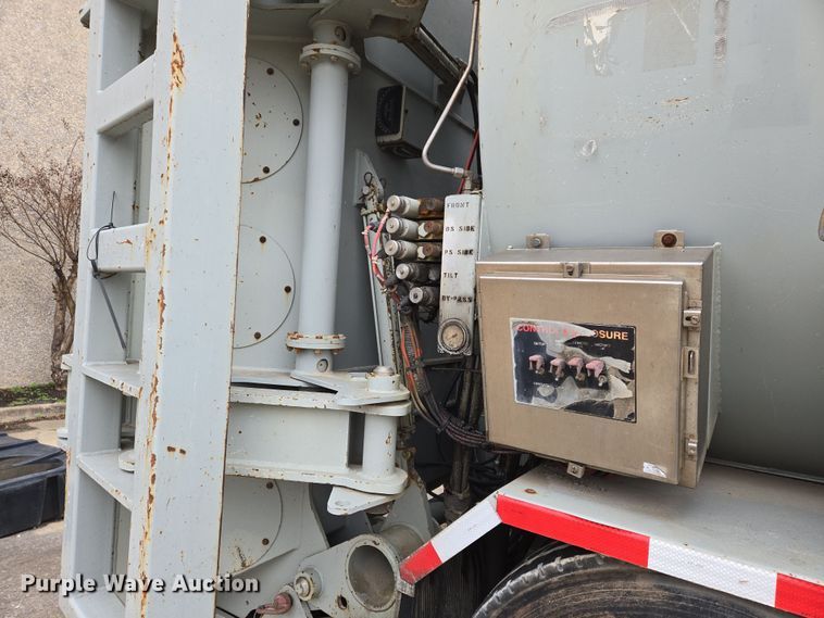 image for item DS5266 2011 Mertz 101893543 sand silo trailer