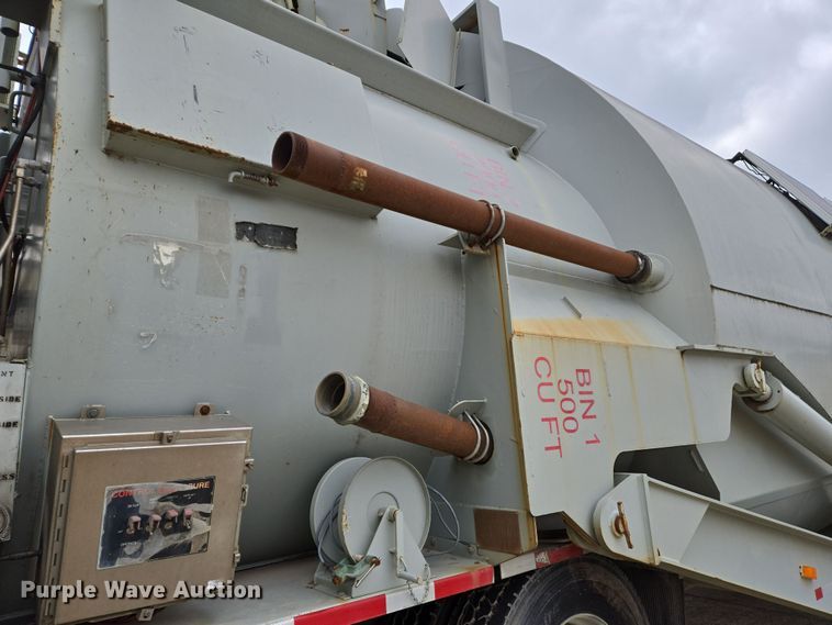 image for item DS5266 2011 Mertz 101893543 sand silo trailer