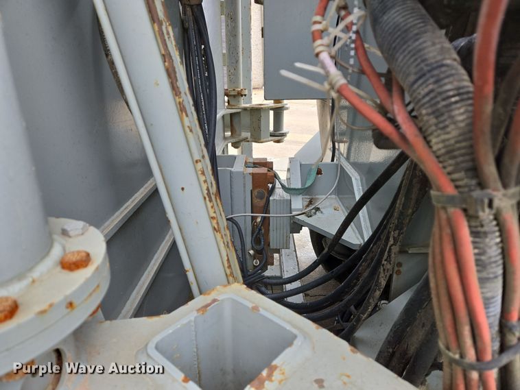 image for item DS5266 2011 Mertz 101893543 sand silo trailer