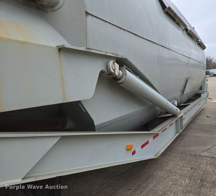 image for item DS5266 2011 Mertz 101893543 sand silo trailer