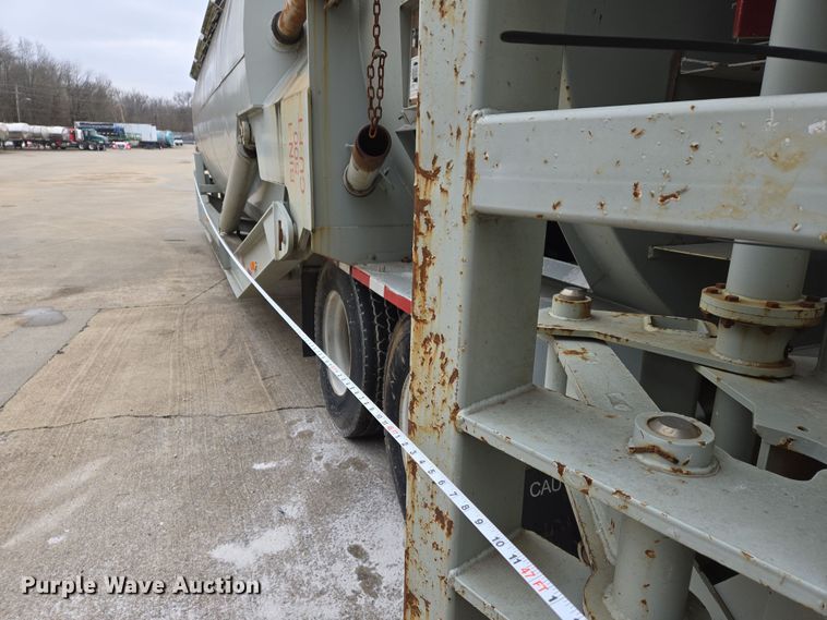 image for item DS5266 2011 Mertz 101893543 sand silo trailer