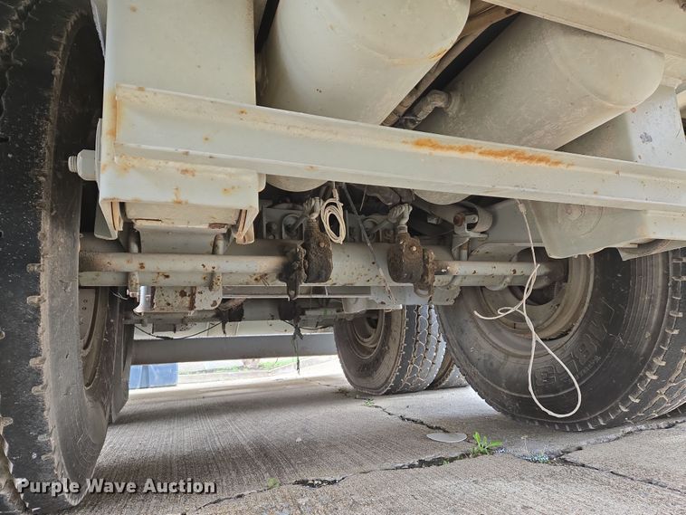 image for item DS5266 2011 Mertz 101893543 sand silo trailer