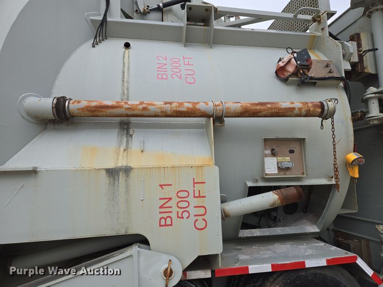 image for item DS5266 2011 Mertz 101893543 sand silo trailer