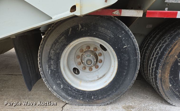 image for item DS5266 2011 Mertz 101893543 sand silo trailer