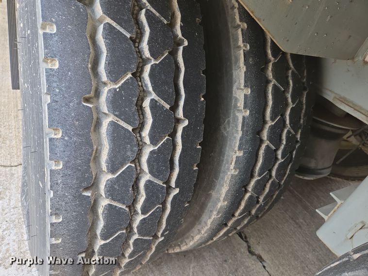 image for item DS5266 2011 Mertz 101893543 sand silo trailer