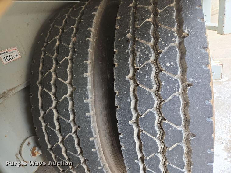 image for item DS5266 2011 Mertz 101893543 sand silo trailer