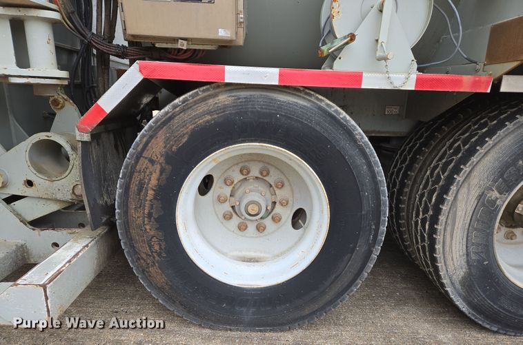 image for item DS5266 2011 Mertz 101893543 sand silo trailer